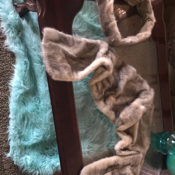 Real fur shawl gray  with matching head wrap. - Picture 1 of 10